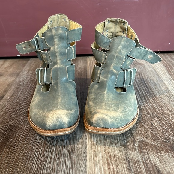 Gray distressed booties - Picture 1 of 3